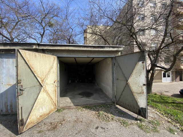 Eladó garázs, Komáromban 11.8 M Ft / költözzbe.hu