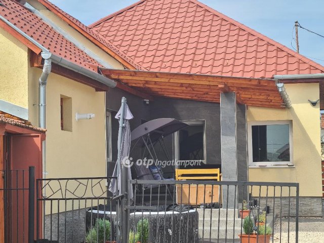 Eladó családi ház, Törtelen 50 M Ft, 4 szobás