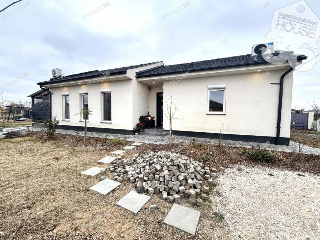 Eladó családi ház, Ballószögön 85.9 M Ft, 4 szobás