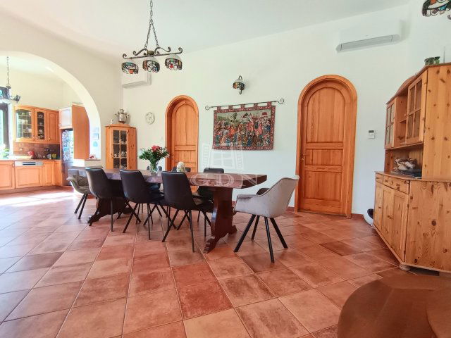 Eladó családi ház, Gödöllőn 330 M Ft, 6 szobás