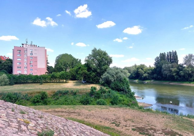 Eladó téglalakás, Szolnokon 29.9 M Ft, 1 szobás