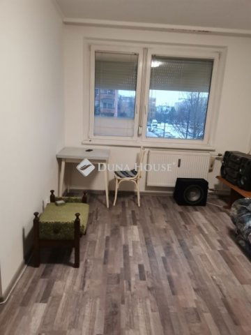 Eladó panellakás, Veszprémben 59.9 M Ft, 4 szobás