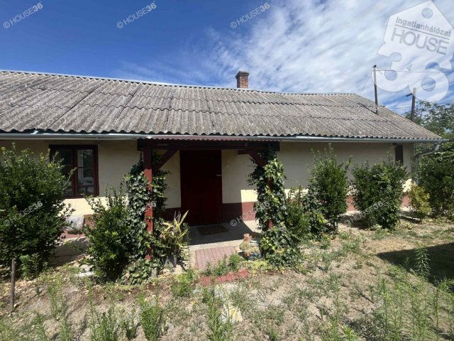 Eladó családi ház, Izsákon 15 M Ft, 1 szobás