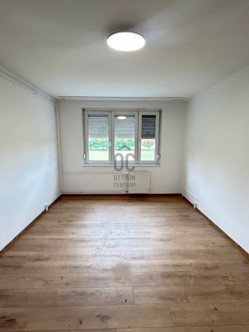 Eladó panellakás, Cegléden 36.9 M Ft, 1 szobás