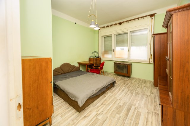 Eladó téglalakás, Pécsett, Rákóczi úton 69.99 M Ft, 4 szobás