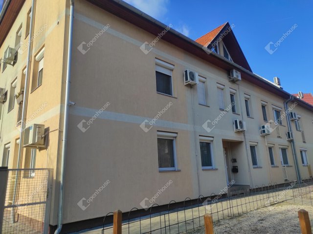 Eladó téglalakás, Szegeden 67.9 M Ft, 2 szobás