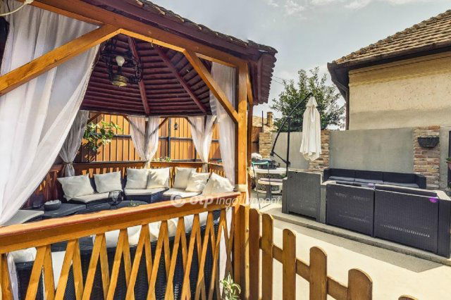 Eladó családi ház, Nagykőrösön 125 M Ft, 7 szobás