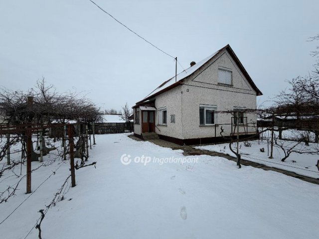 Eladó családi ház, Bárándon 29.9 M Ft, 4 szobás