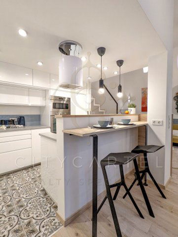 Eladó téglalakás, Budapesten, VI. kerületben 122 M Ft, 2 szobás