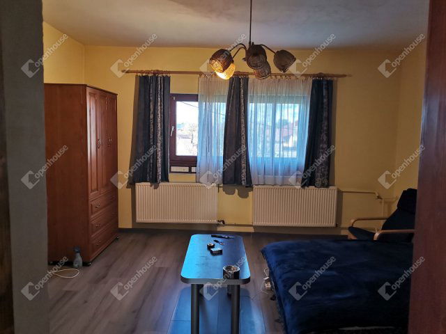 Eladó családi ház, Komáromban 53 M Ft, 5 szobás