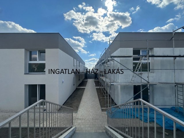 Eladó téglalakás, Mogyoródon 61.9 M Ft, 3 szobás