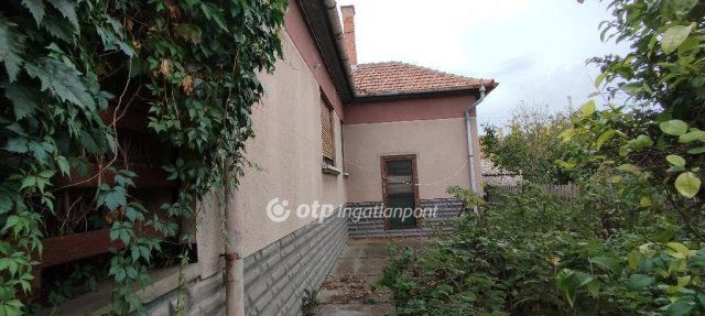 Eladó családi ház, Jászberényben 49.8 M Ft, 2+1 szobás