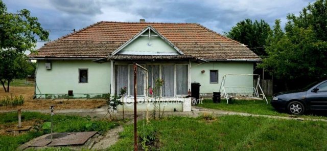 Eladó családi ház, Kunszentmártonban 13.5 M Ft, 3 szobás