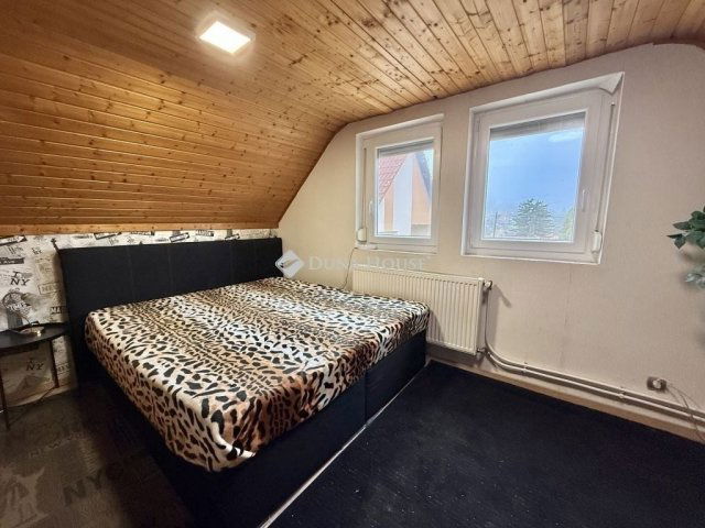 Eladó családi ház, Pécsett 83.9 M Ft, 3 szobás