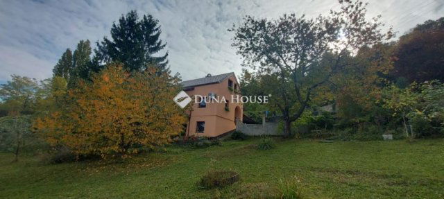 Eladó családi ház, Esztergomban 89.9 M Ft, 5 szobás