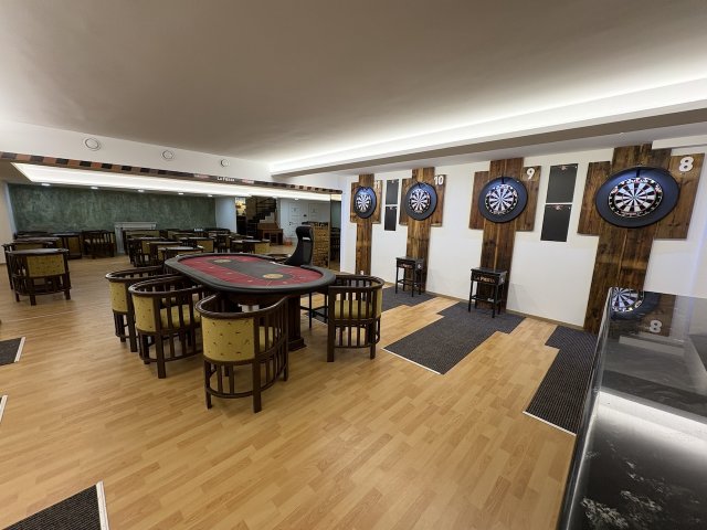 Kiadó üzlethelyiség, Kaposváron, Széchenyi téren 400 E Ft / hó