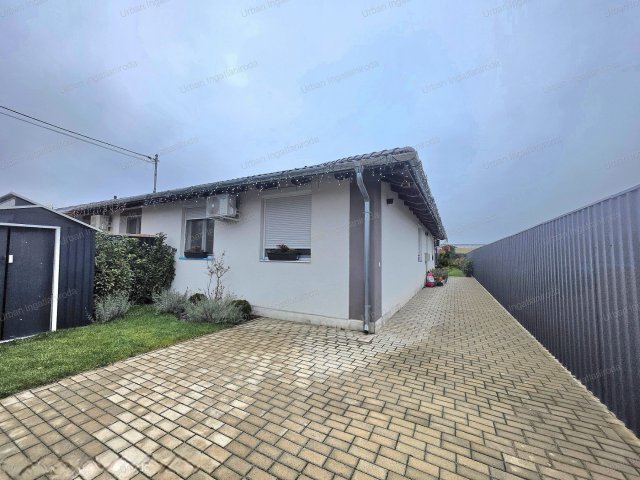 Eladó ikerház, Nagytarcsán, Honfoglalás utcában 129.9 M Ft