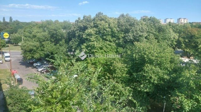 Eladó panellakás, Pécsett 45 M Ft, 2 szobás