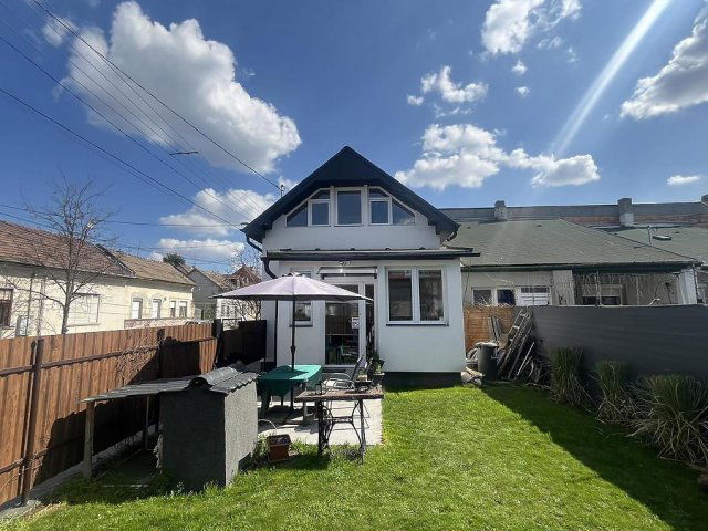 Eladó ikerház, Budapesten, XV. kerületben 89.9 M Ft, 2+1 szobás