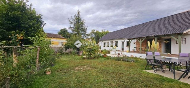 Eladó családi ház, Baksán 61.99 M Ft, 3 szobás