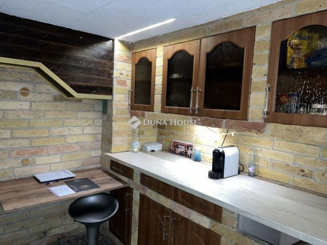 Eladó családi ház, Szegeden 44.9 M Ft, 1 szobás