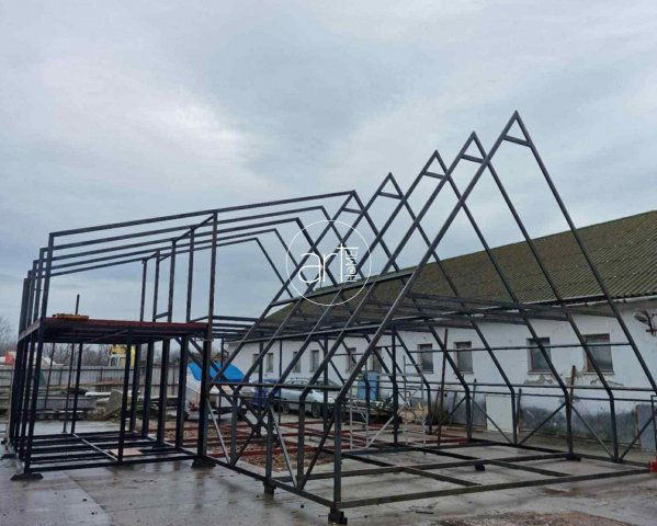 Eladó családi ház, Szegeden 63 M Ft, 4 szobás