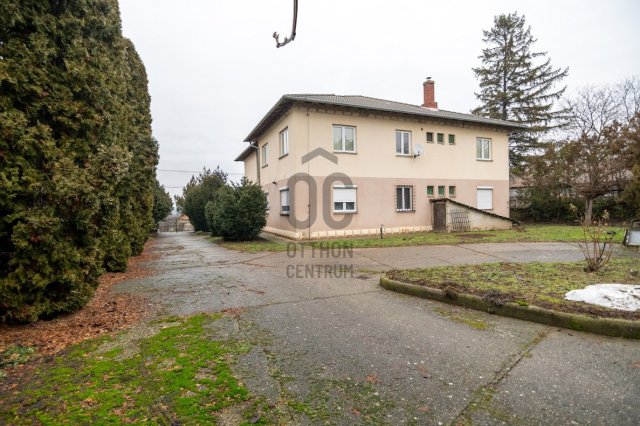 Eladó családi ház, Tolnanémedin 115 M Ft, 12 szobás