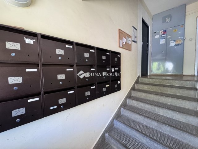 Eladó panellakás, Pécsett 52.5 M Ft, 2 szobás