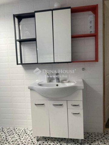 Eladó téglalakás, Budakeszin 125 M Ft, 4 szobás