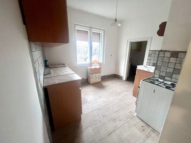 Kiadó családi ház, albérlet, Pécsett 180 E Ft / hó, 2 szobás