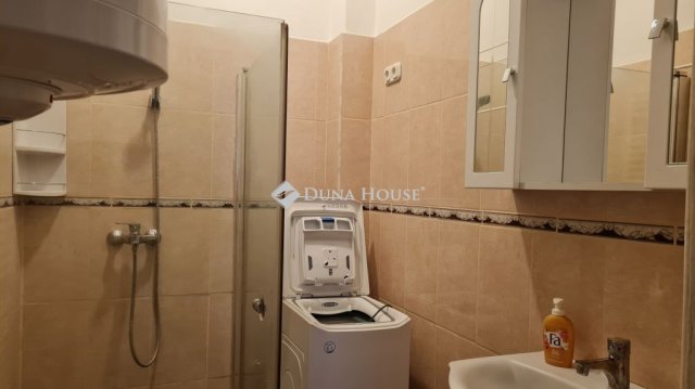Kiadó téglalakás, albérlet, Pécsett 175 E Ft / hó, 2 szobás