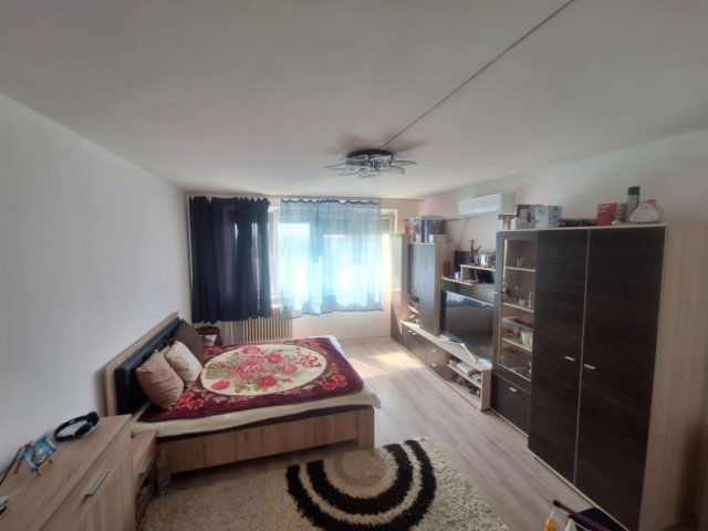 Eladó panellakás, Dunaújvárosban 22.2 M Ft, 1 szobás