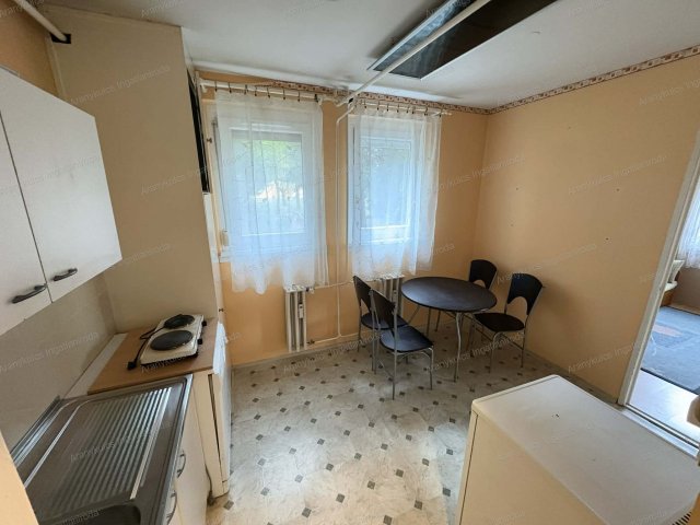 Eladó panellakás, Gyulán 27.75 M Ft, 1+1 szobás