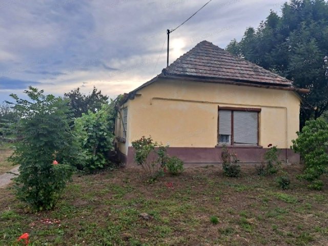 Eladó családi ház, Tiszabercelen 6.5 M Ft, 2 szobás