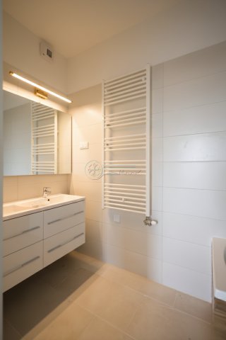 Eladó téglalakás, Szegeden 98 M Ft, 3 szobás