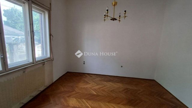 Eladó családi ház, Budapesten, IV. kerületben 130 M Ft, 2 szobás