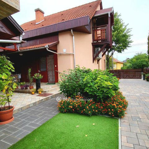 Eladó nyaraló, Hajdúszoboszlón 149 M Ft, 8 szobás