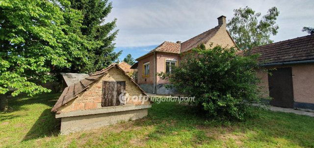 Eladó családi ház, Devecseren 18.9 M Ft, 2 szobás