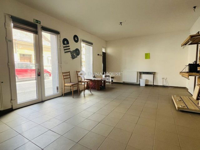 Eladó üzlethelyiség, Szombathelyen 45.9 M Ft