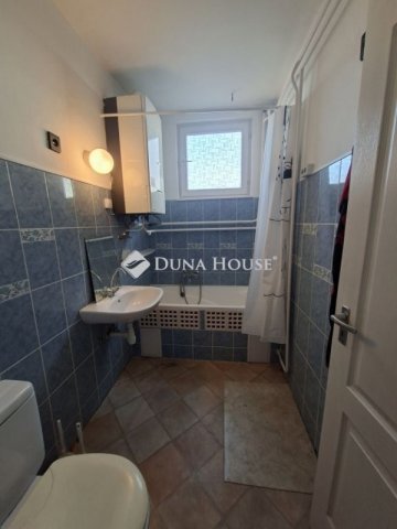 Eladó panellakás, Hatvanban 40 M Ft, 2 szobás