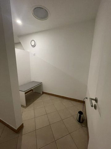 Kiadó iroda, Székesfehérvárott 105 E Ft / hó, 1 szobás