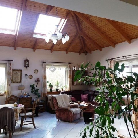 Eladó családi ház, Veresegyházon 135 M Ft, 6 szobás