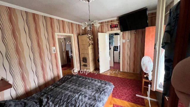 Eladó téglalakás, Pápán 39 M Ft, 2 szobás