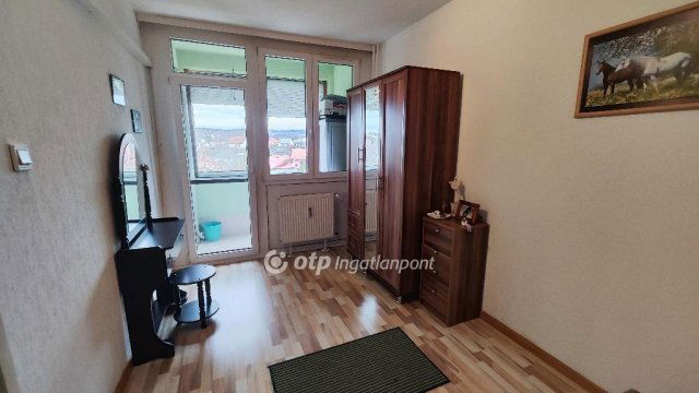 Eladó panellakás, Pétfürdőn 27.5 M Ft, 1+1 szobás