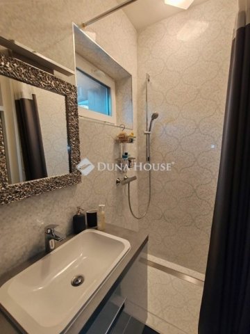 Eladó téglalakás, Kecskeméten 99 M Ft, 4 szobás