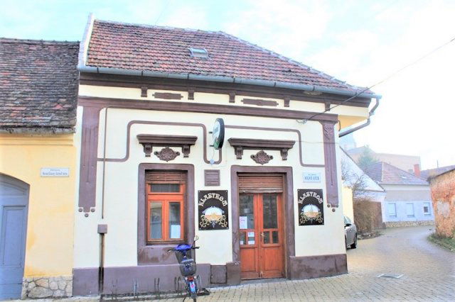Eladó üzlethelyiség, Pápán 31.9 M Ft, 2 szobás