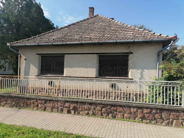 Eladó családi ház, Buzsákon 32.9 M Ft, 3 szobás