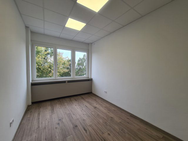 Kiadó iroda, Győrött, Fehérvári úton 27 E Ft / hó