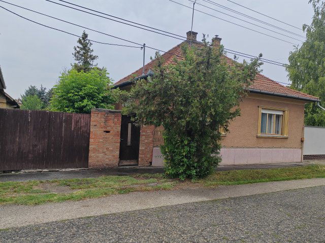 Eladó családi ház, Cegléden 39.5 M Ft, 3 szobás