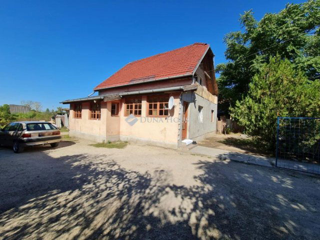 Eladó családi ház, Ercsiben 39 M Ft, 6 szobás